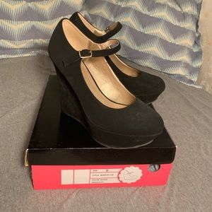 Black wedge heels